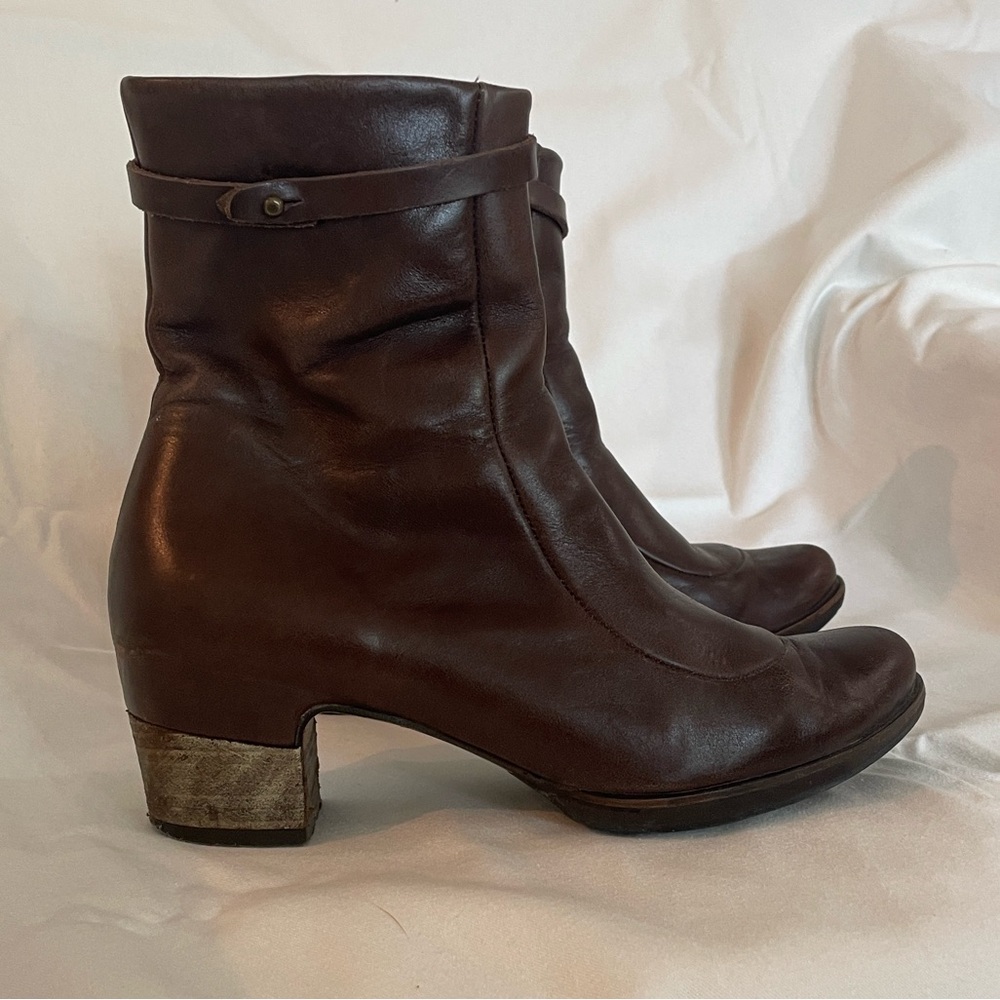 Elegant Brown Leather Heeled Boots, Vialis, size 37